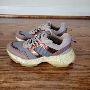 Steve Madden "Misleading" Sneakers Women's size 10